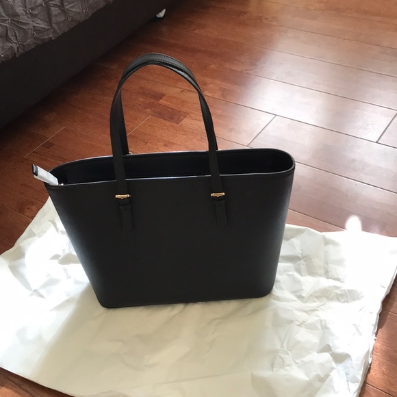 Michael Kors Jet Set Tote - Picture 3 of 7